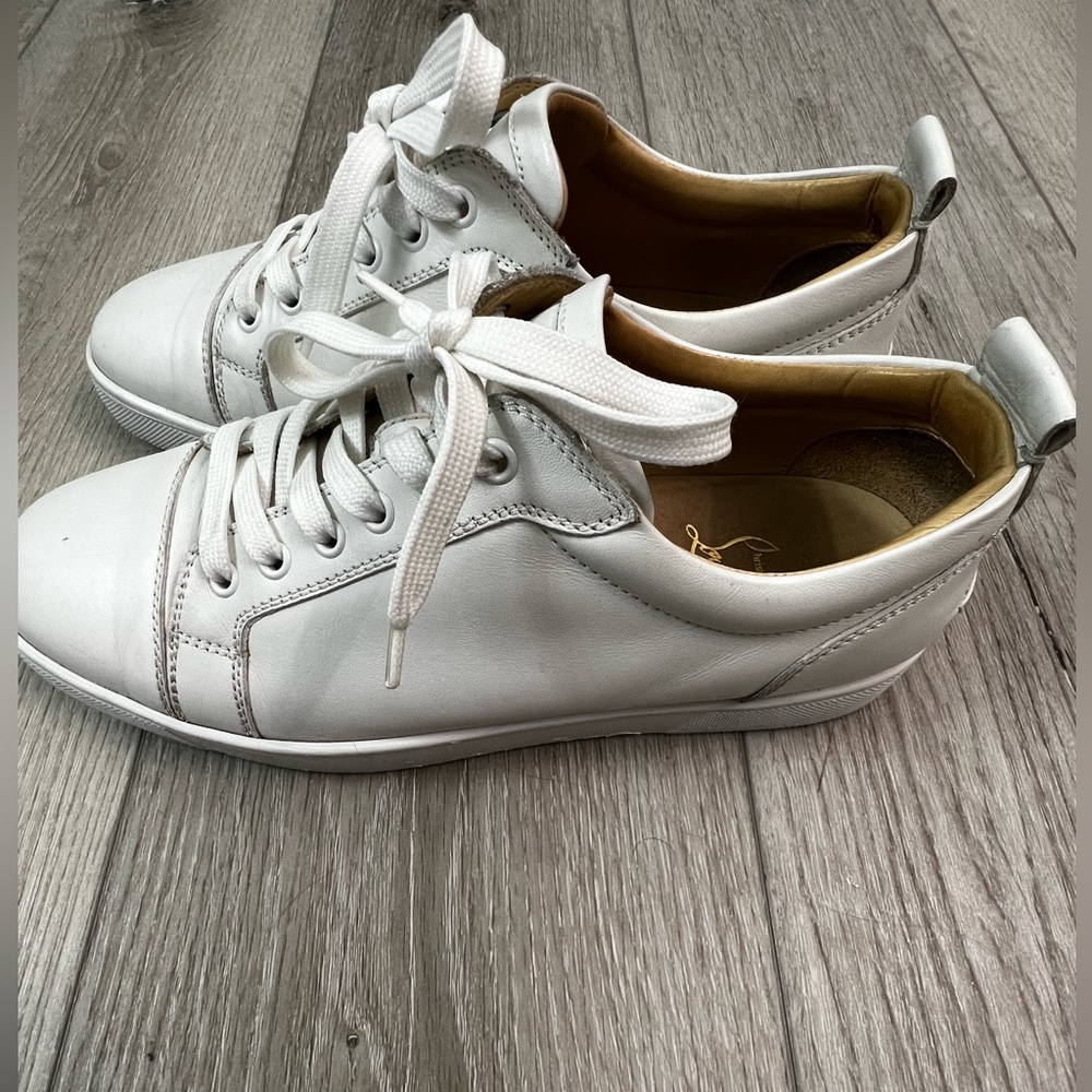 Size 41 men or 8 us. Authentic. Condition 7.5 out of 10. No box or papers.
